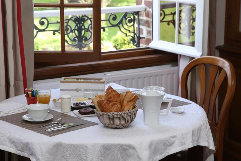Manoir Le Mesnil Bed and Breakfast Saint-Martin-aux-Chartrains Exterior foto