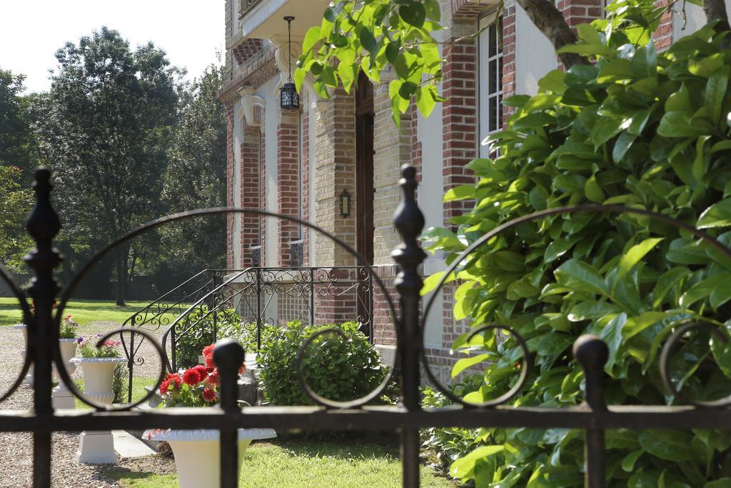 Manoir Le Mesnil Bed and Breakfast Saint-Martin-aux-Chartrains Exterior foto